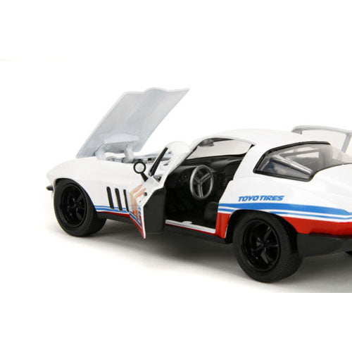 Dark Horse 1966 Chevorlet Corvette 1:24 Vehicle